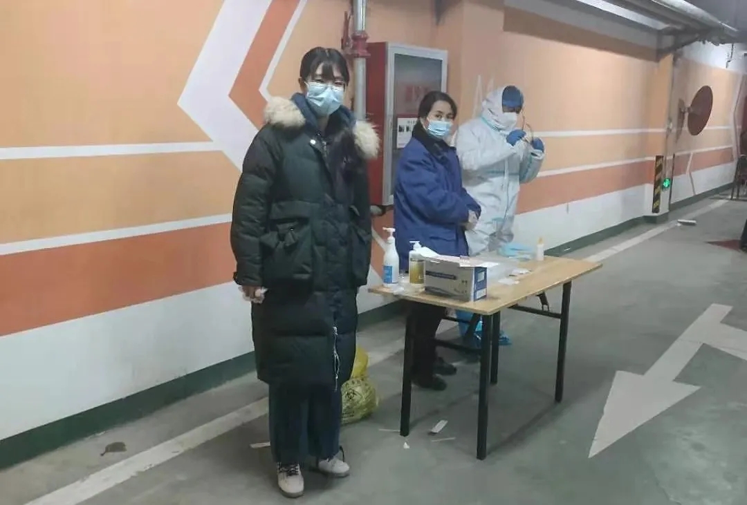 人民政协网、潇湘晨报报道省政协委员、河北外国语学院执行校长习伟带领全校师生抗疫