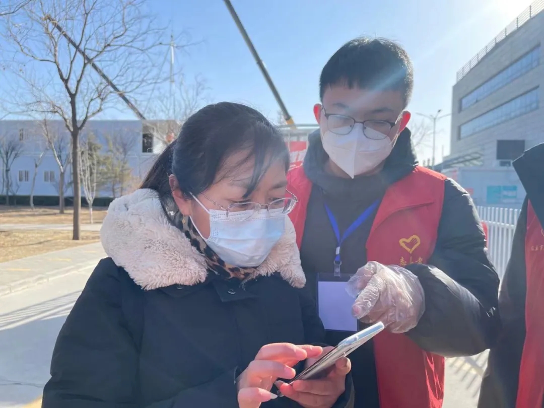 河北外国语学院青年志愿者杜珝积极投身防疫工作