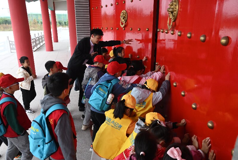 河北新闻网、纵览新闻报道纵览小记者走进河北外国语学院 开启文化探秘之旅