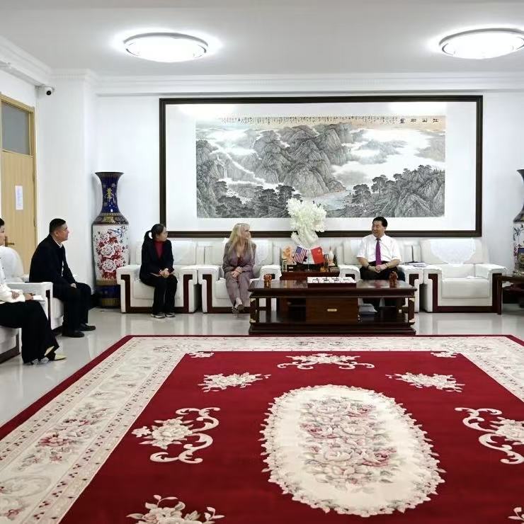 河北外国语学院与美国西崖大学签署合作协议