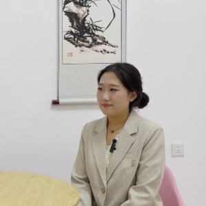 《向社会出发 》 崔一冉：把青春答卷写在服务社会的实践路上